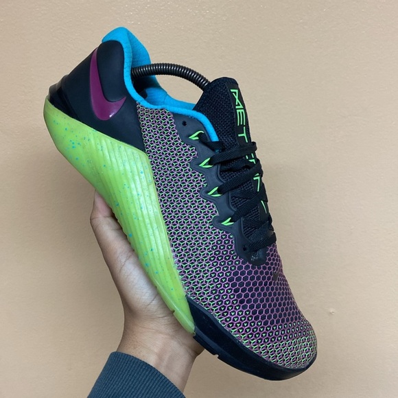 Nike Metcon 5 AMP “Black/Green Strike/Blue Fury/Fire Pink” - Picture 8 of 16